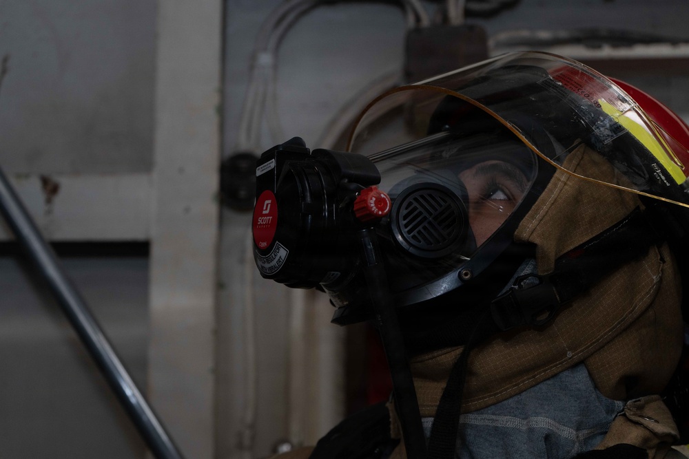 Ike conducts flight deck certification in the Atlantic Ocean