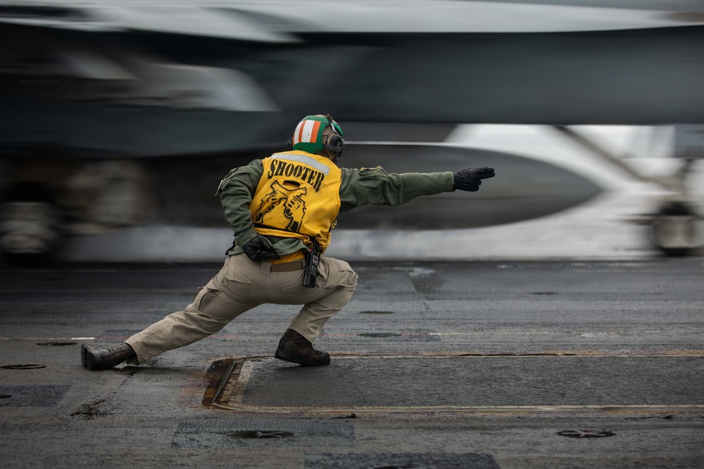 IKE conducts flight deck certification in the Atlantic Ocean