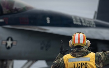 IKE conducts flight deck certification in the Atlantic Ocean