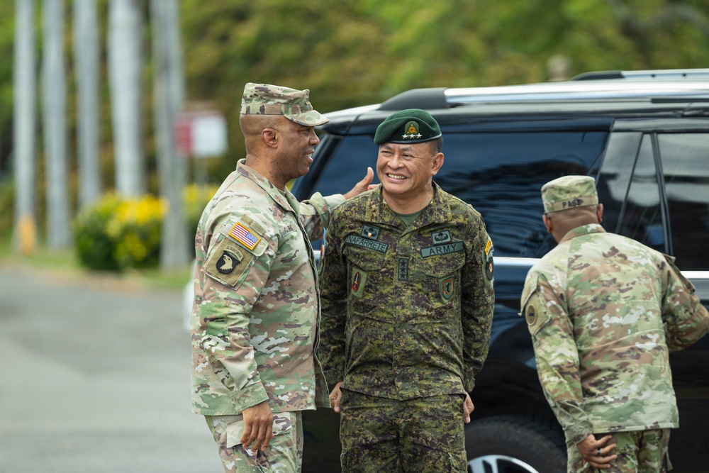 USARPAC Hosts Honor Ceremony for Philippine Army Commanding General