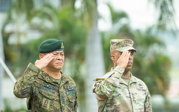 USARPAC Hosts Honor Ceremony for Philippine Army Commanding General
