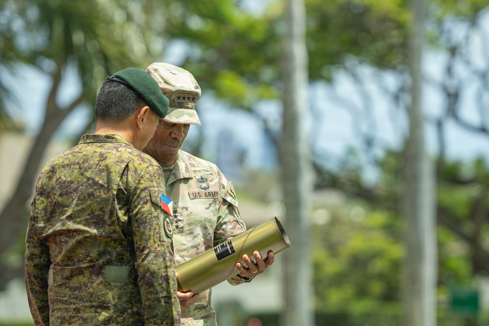 USARPAC Hosts Honor Ceremony for Philippine Army Commanding General