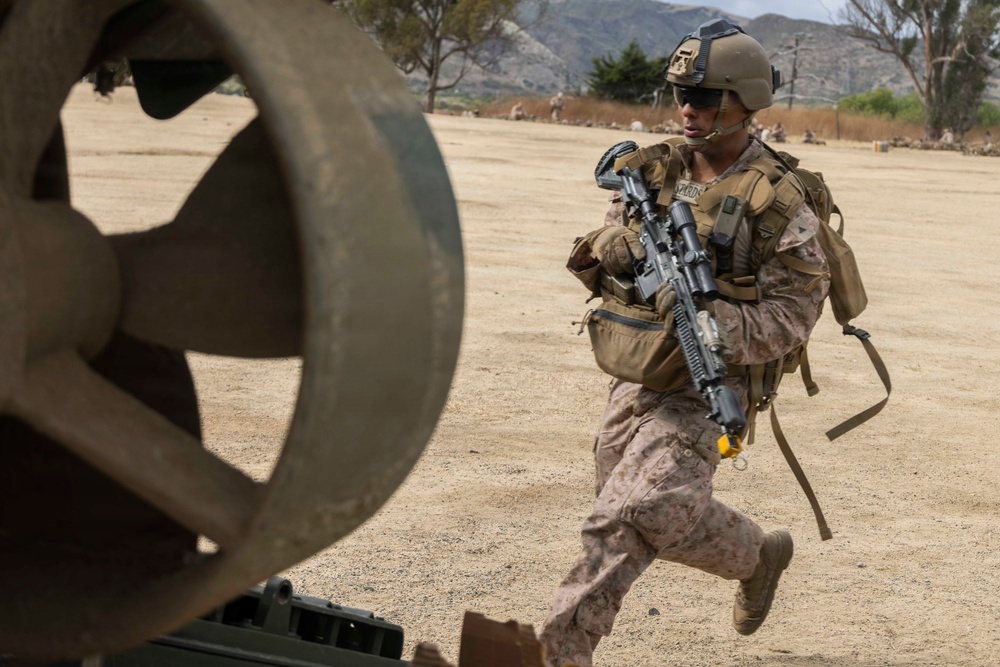 13th MEU Marines Participate in a Mechanized Raid