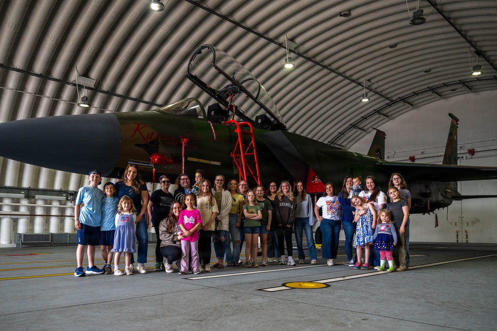 492 FGS, Key Support Liaisons hold morale event for military spouses and families