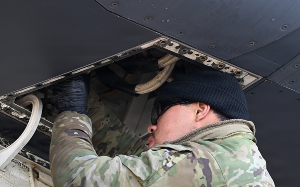 Airmen maintain B-1B Lancers tasked to support USCENTCOM