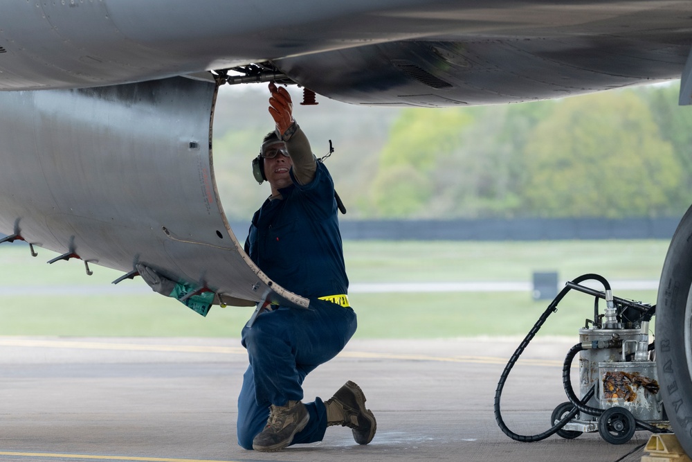 Airmen maintain B-1B Lancers tasked to support USCENTCOM
