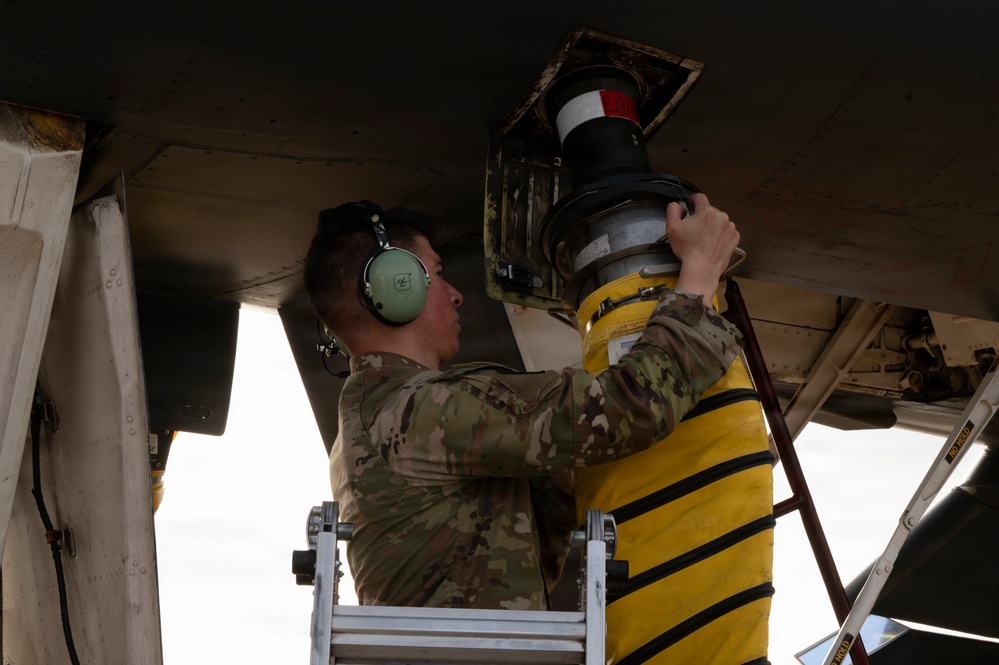 Airmen maintain B-1B Lancers tasked to support USCENTCOM