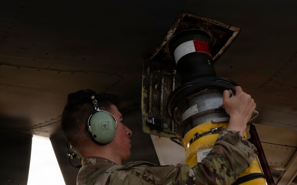 Airmen maintain B-1B Lancers tasked to support USCENTCOM