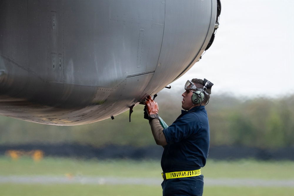 Airmen maintain B-1B Lancers tasked to support USCENTCOM