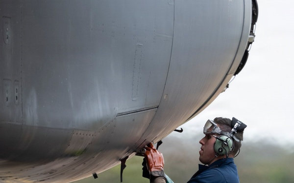 Airmen maintain B-1B Lancers tasked to support USCENTCOM