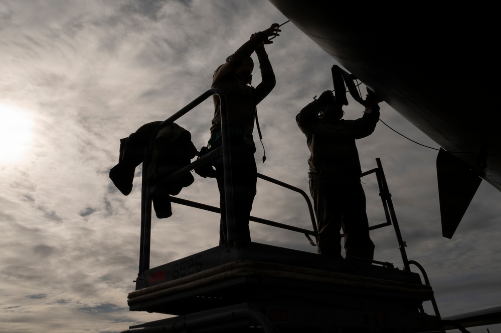 Airmen maintain B-1B Lancers tasked to support USCENTCOM