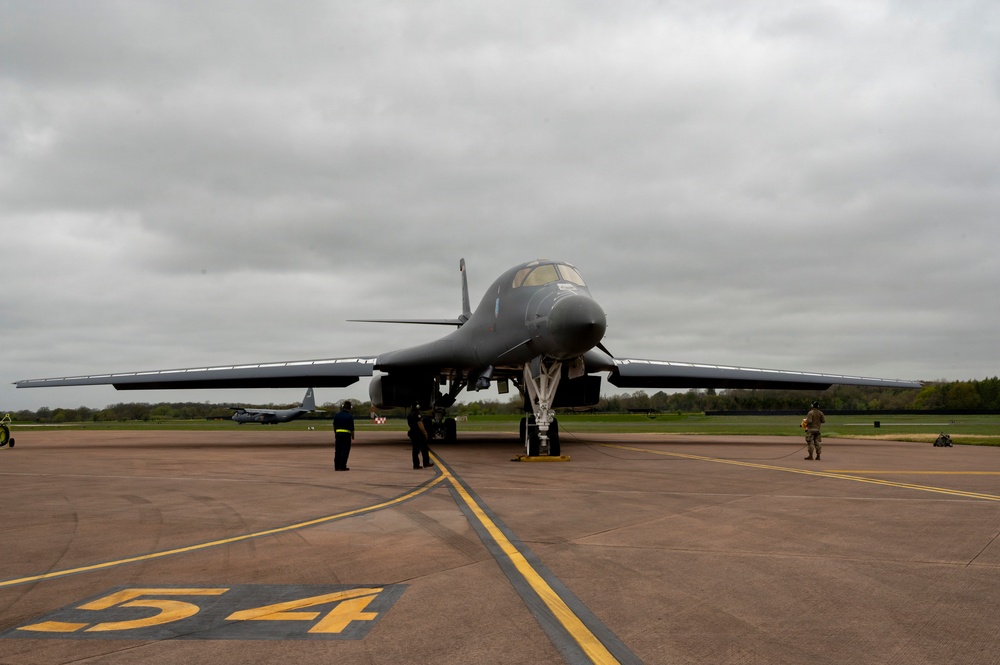 Airmen maintain B-1B Lancers tasked to support USCENTCOM