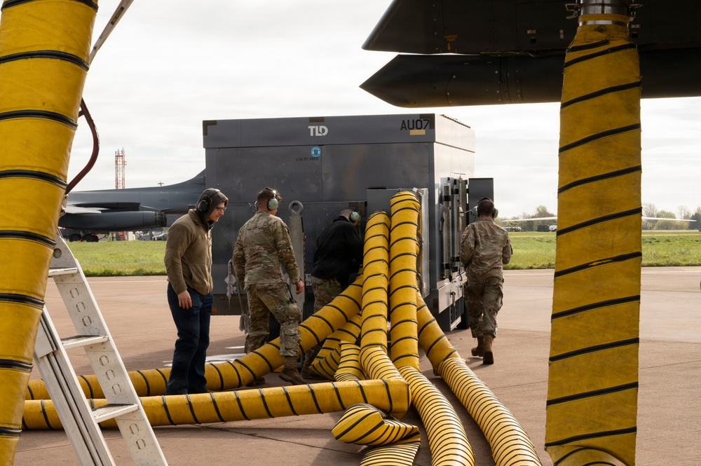 Airmen maintain B-1B Lancers tasked to support USCENTCOM