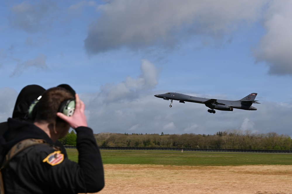 B-1B Lancers takeoff for conditioning flight