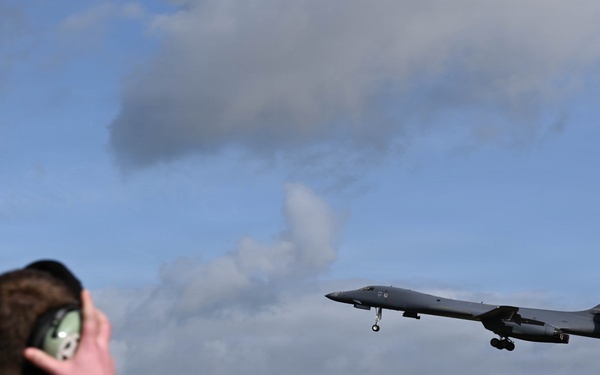 B-1B Lancers takeoff for conditioning flight