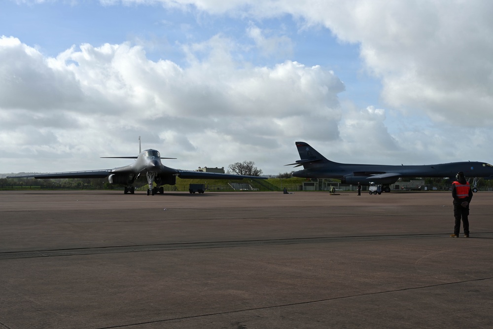 B-1B Lancers takeoff for conditioning flight