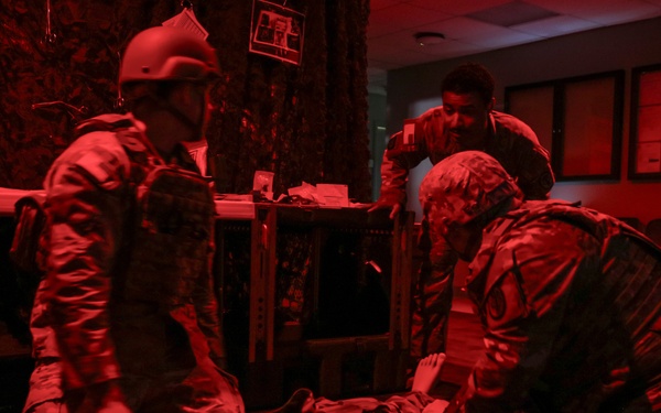 BACH Medics, 101st Soldiers Complete High-Stress Trauma Training