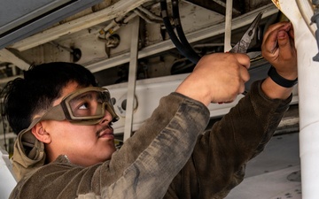 KC-135 maintenance