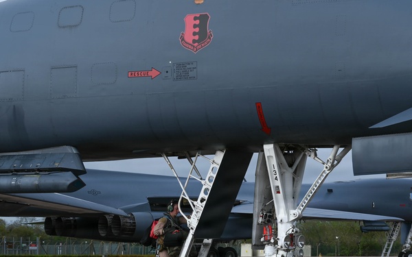 B-1B Lancers takeoff for conditioning flight