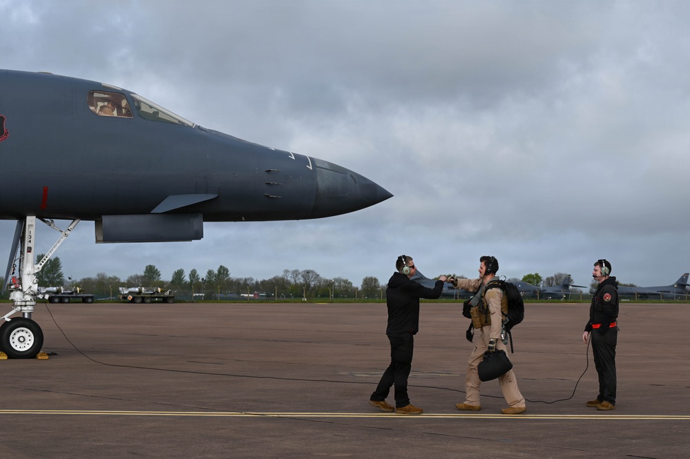B-1B Lancers takeoff for conditioning flight
