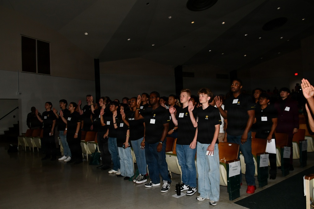 Our Community Salutes: 30 Future Soldiers sworn in at Fayetteville