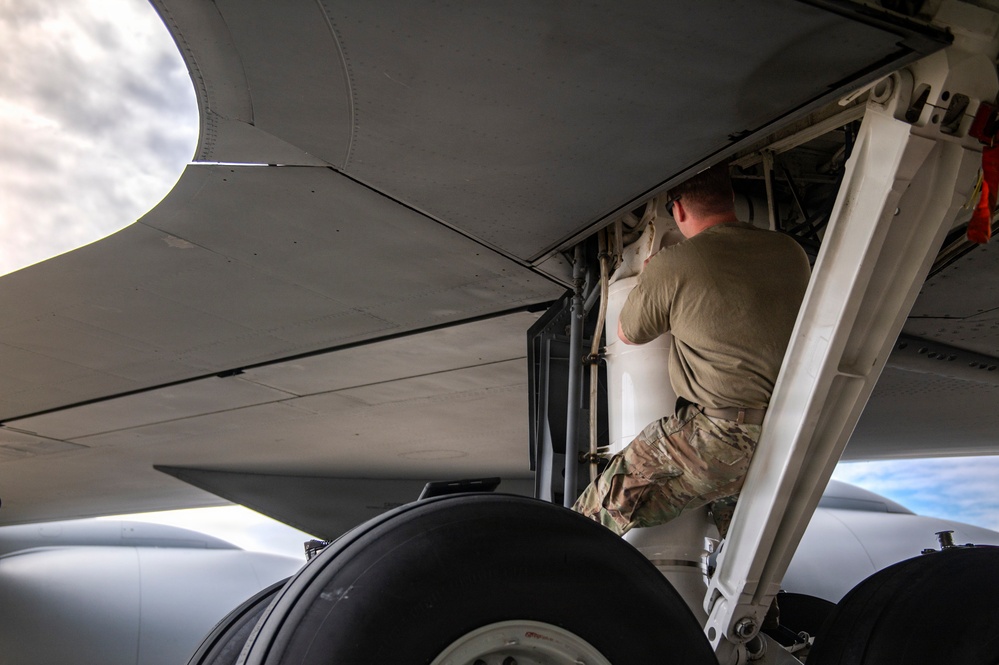 KC-135 maintenance