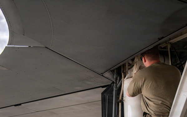 KC-135 maintenance