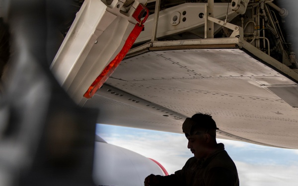 KC-135 maintenance