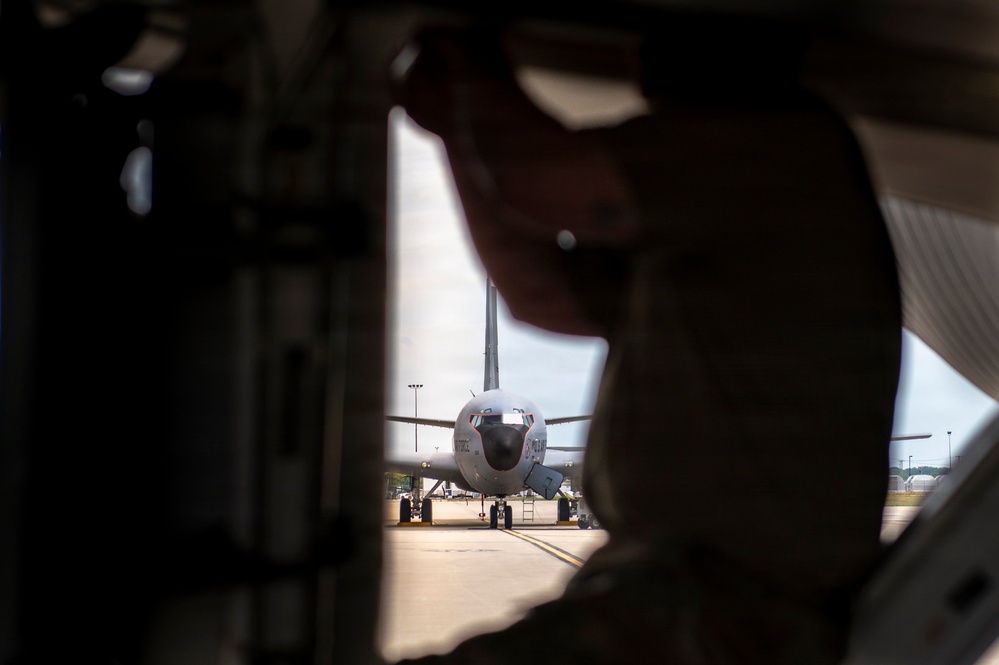 KC-135 maintenance