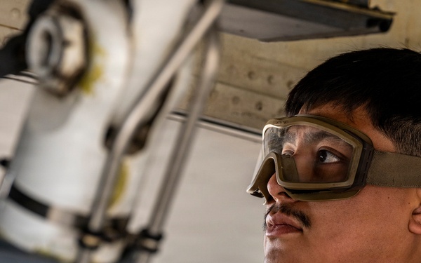 KC-135 maintenance