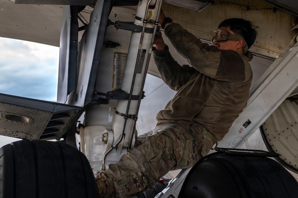 KC-135 maintenance