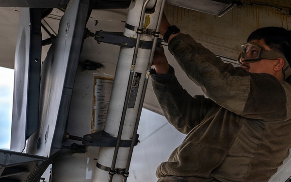 KC-135 maintenance