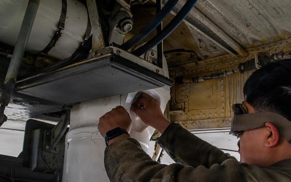 KC-135 maintenance