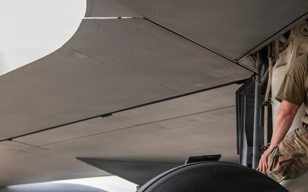 KC-135 maintenance