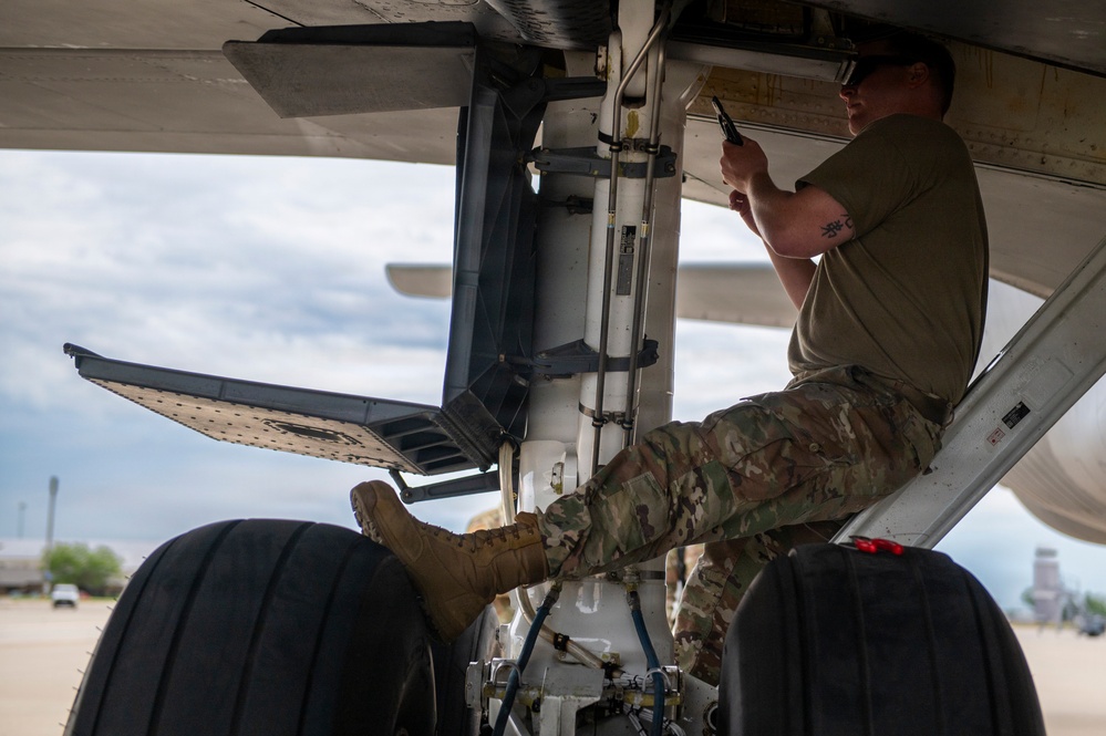 KC-135 maintenance