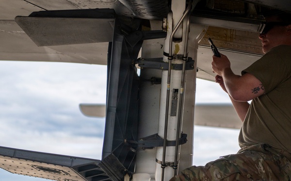 KC-135 maintenance