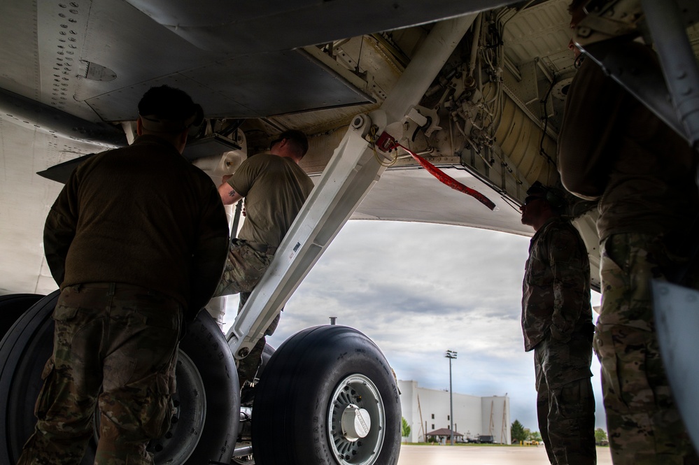 KC-135 maintenance
