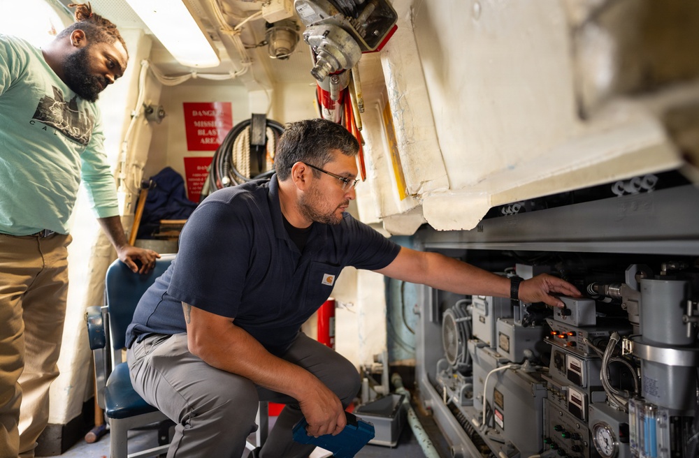 Naval Surface Warfare Center Team Tunes Up Combat System Aboard USS Benfold (DDG 65)