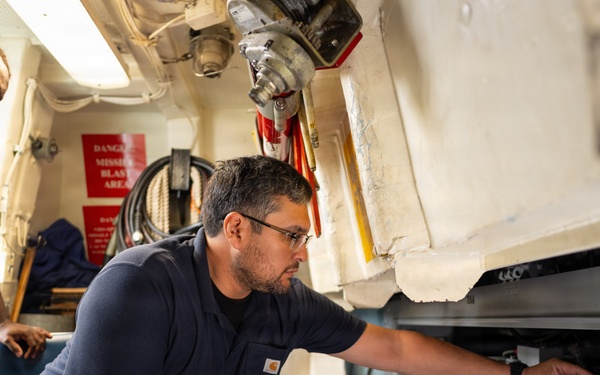 Naval Surface Warfare Center Team Tunes Up Combat System Aboard USS Benfold (DDG 65)