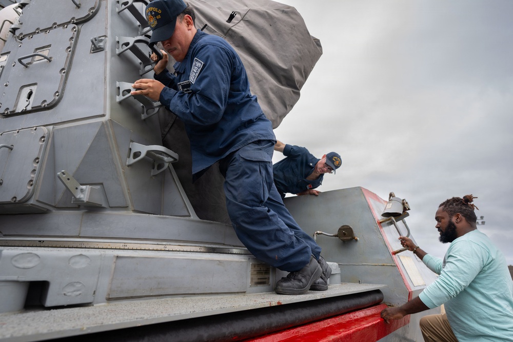 Naval Surface Warfare Center Team Tunes Up Combat System Aboard USS Benfold (DDG 65)