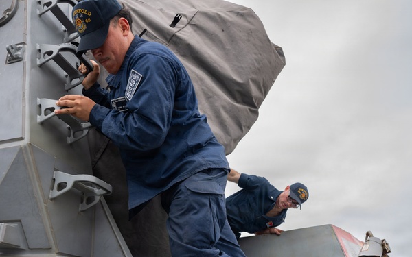 Naval Surface Warfare Center Team Tunes Up Combat System Aboard USS Benfold (DDG 65)