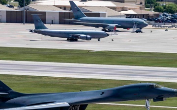 B-1 Bomber Departs Wichita Months Ahead of Schedule Following Historic “Backbone” Surgery