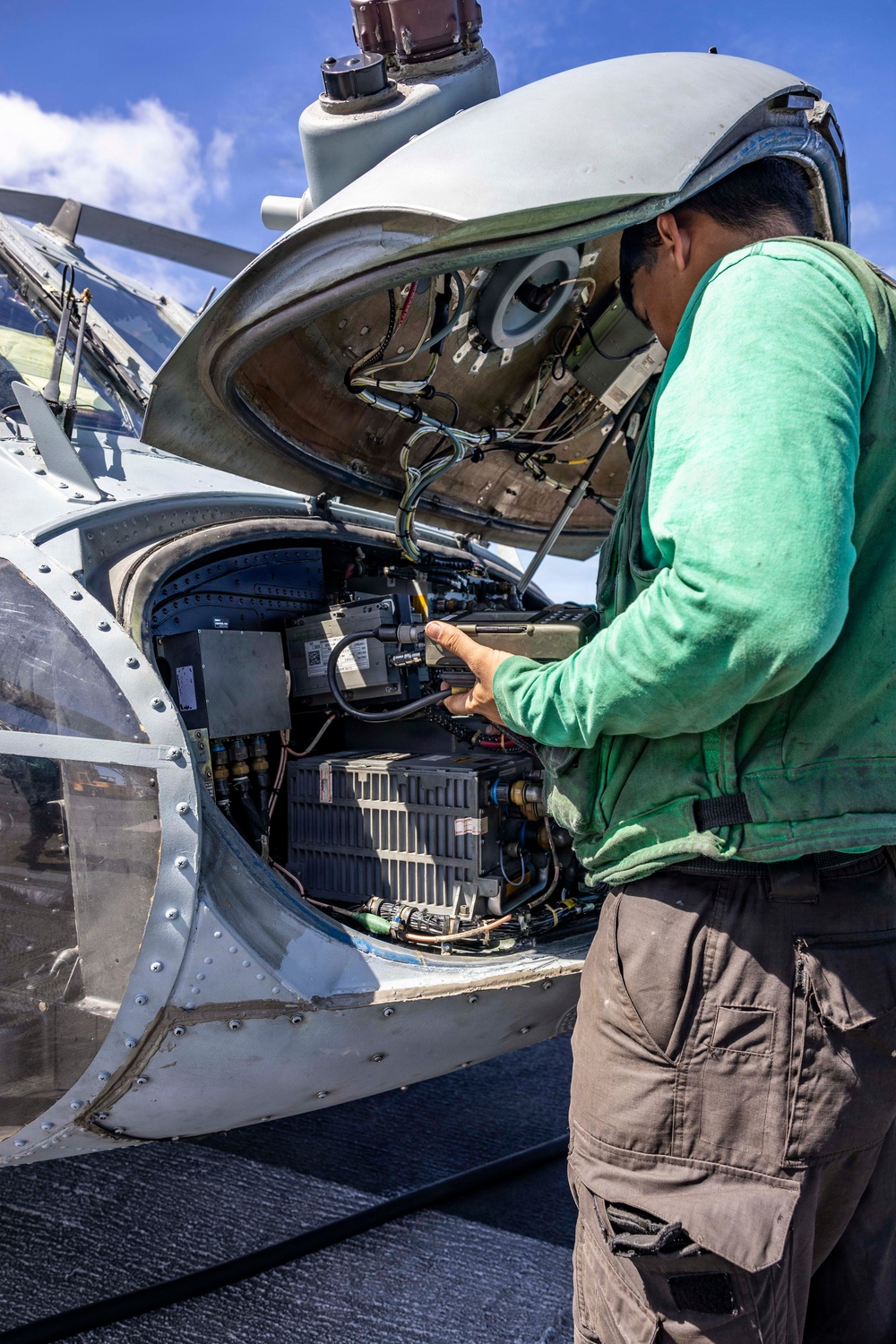 USS Iwo Jima Sailors Conduct MH-60S Seahawk Pre-flight Checks