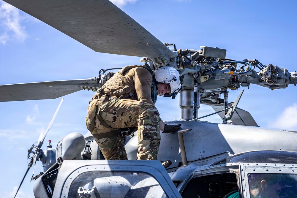 USS Iwo Jima Sailors Conduct MH-60S Seahawk Pre-flight Checks