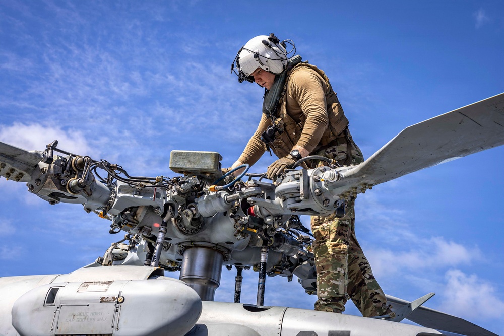 USS Iwo Jima Sailors Conduct MH-60S Seahawk Pre-flight Checks