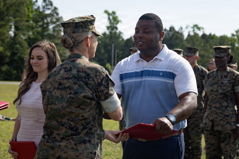 2nd MLG Commanding General Recognizes Federal Civilian Employees
