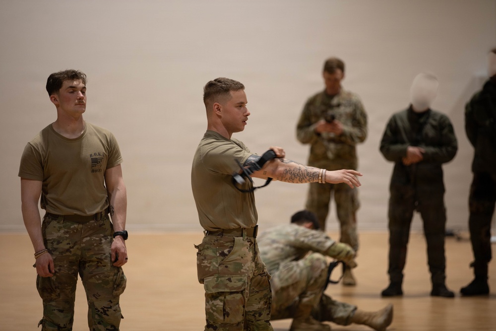 U.S. Soldiers train Lithuanian Riflemen's Union