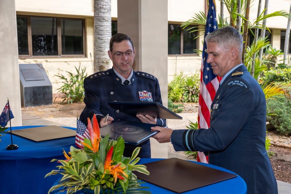 DVIDS - Images - USSF, RNZAF sign Statement of Intent [Image 3 of 3]