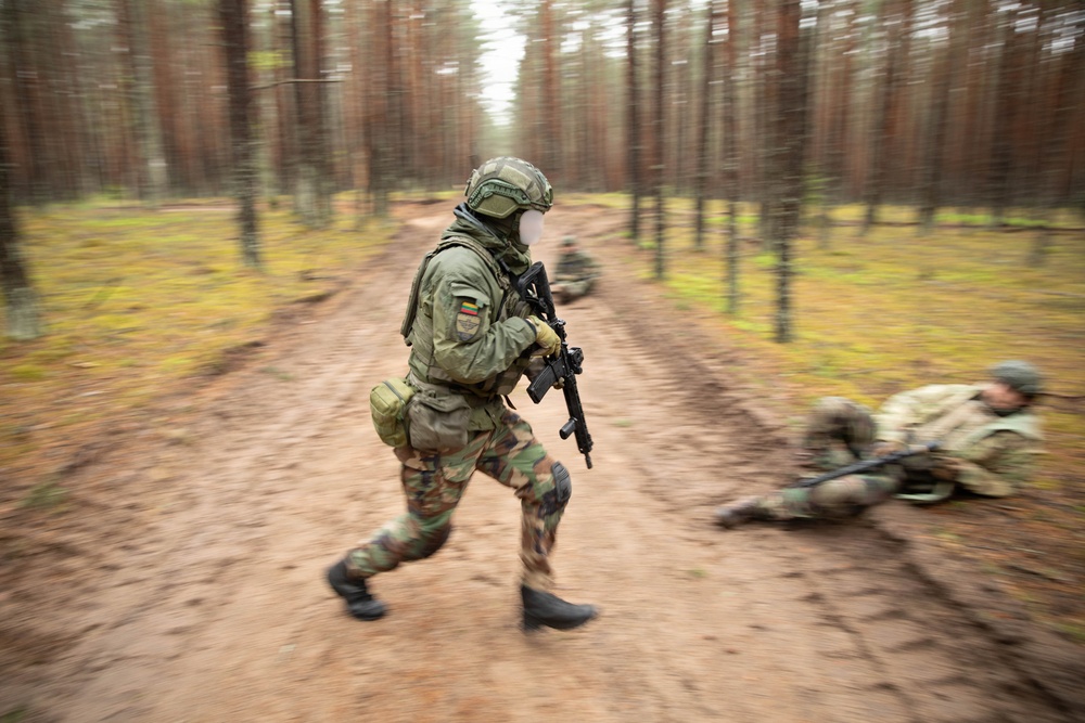 U.S. Soldiers train Lithuanian Riflemen's Union