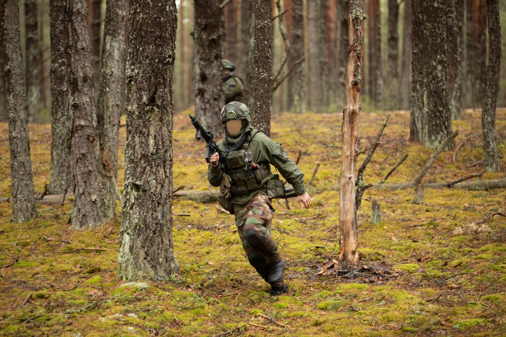 U.S. Soldiers train Lithuanian Riflemen's Union